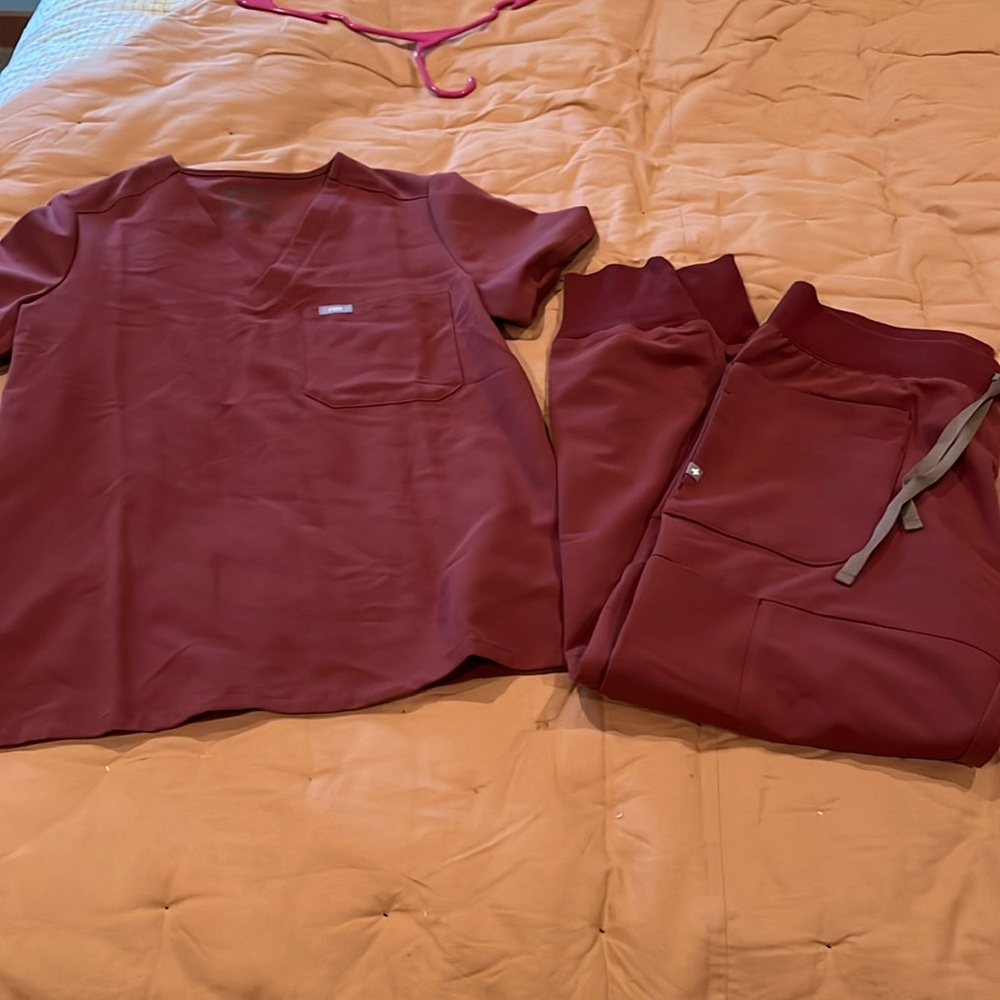 Figs Mauve Scrub Set Catarina Top Small and Nepal Jogger Scrub Pant Medium